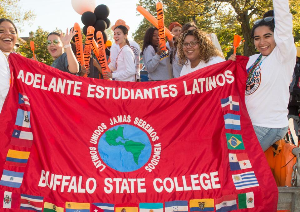 Adelante Estudiantes Latinos banner