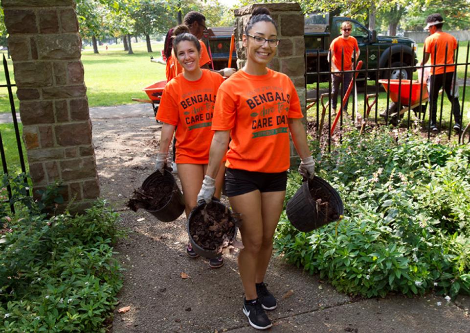 Students on a Dare to Care cleanup project