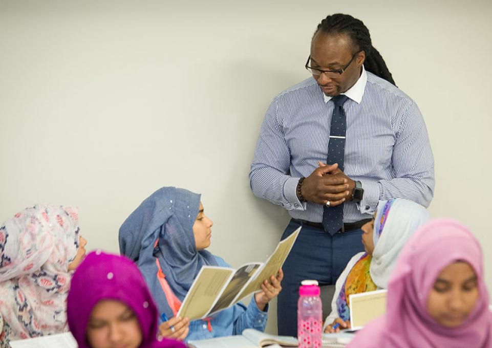 Stan Simmons meets with Say Yes Buffalo students at Buffalo State.